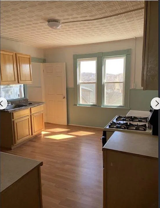 390 Washington Ave — Photo 4