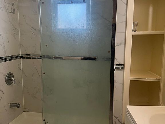 4th image of 18603 Jamaica Ave #2F