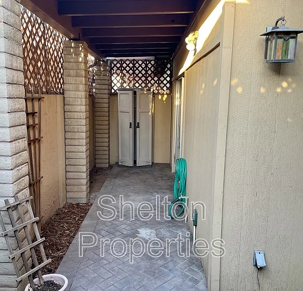 1262 E Avenida Hermosa — Photo 20