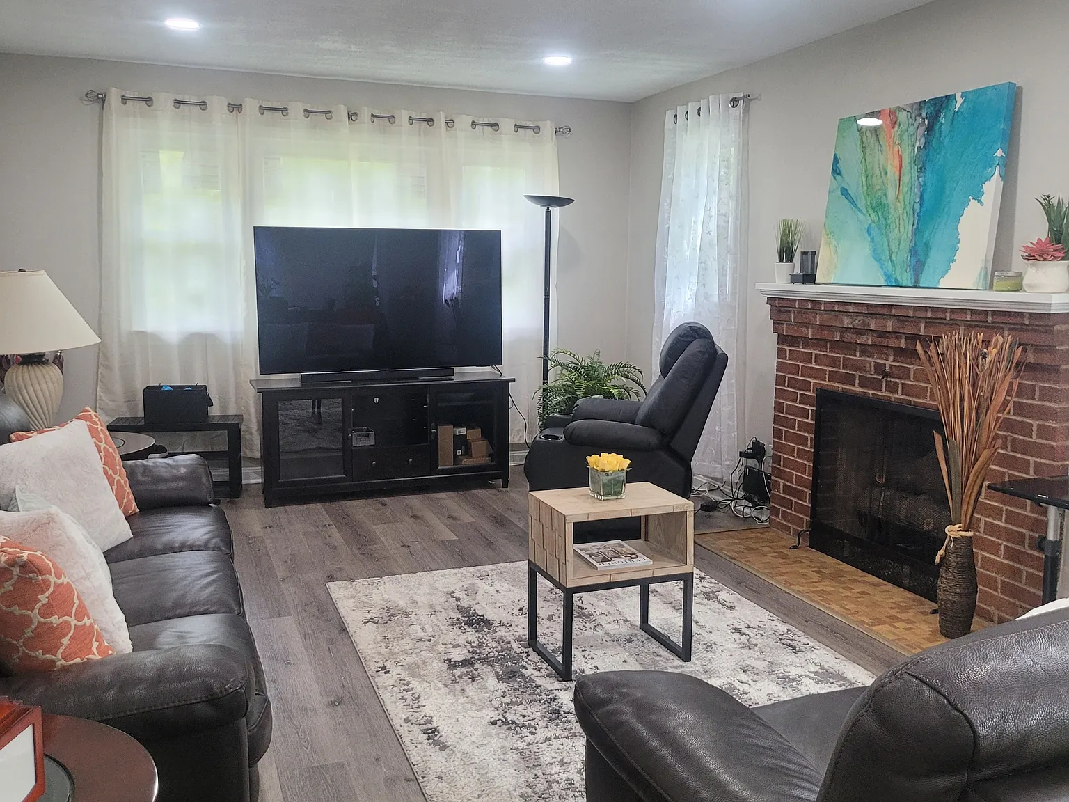 4 bed, 2472 sqft, $3,500 — Photo 3