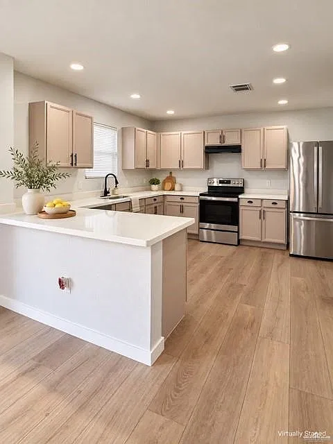 3 bed, 2.5 bath, 2200 sqft, $2,100 — Photo 2