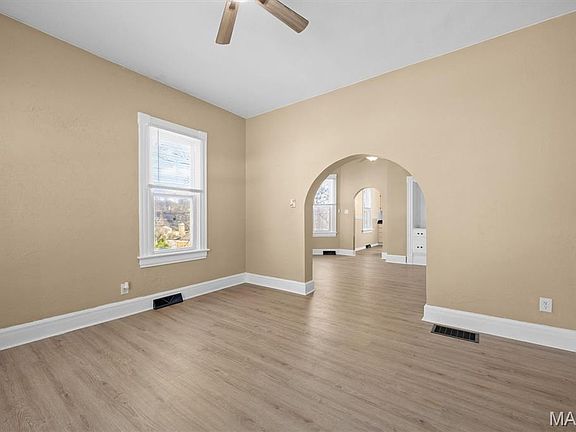 3rd image of 313 Dry St