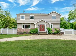 170 Oceanside St, Islip Terrace, NY 11752