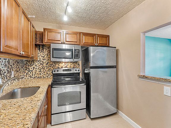 4th image of 106 Ventnor F #106
