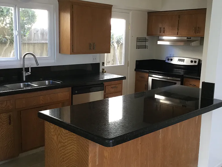 5115 Seabreeze Way — Photo 4