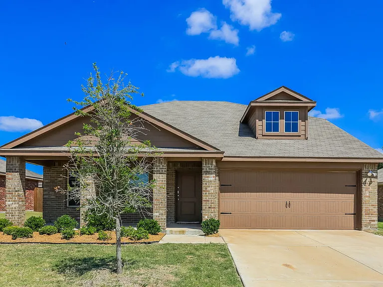 2609 Hutchins Dr — Photo 1
