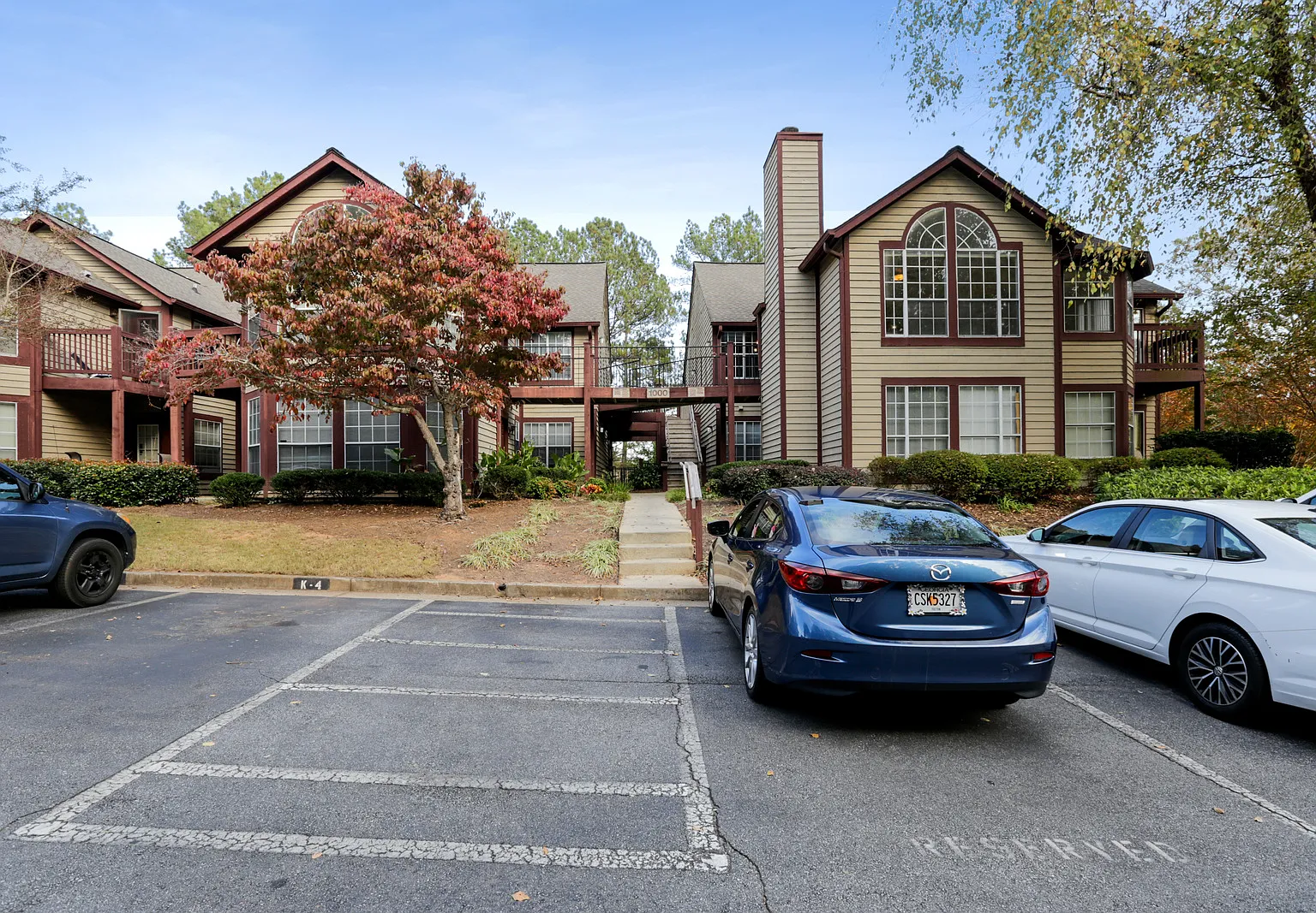 3 bed, 950 sqft, $2,000 — Photo 1