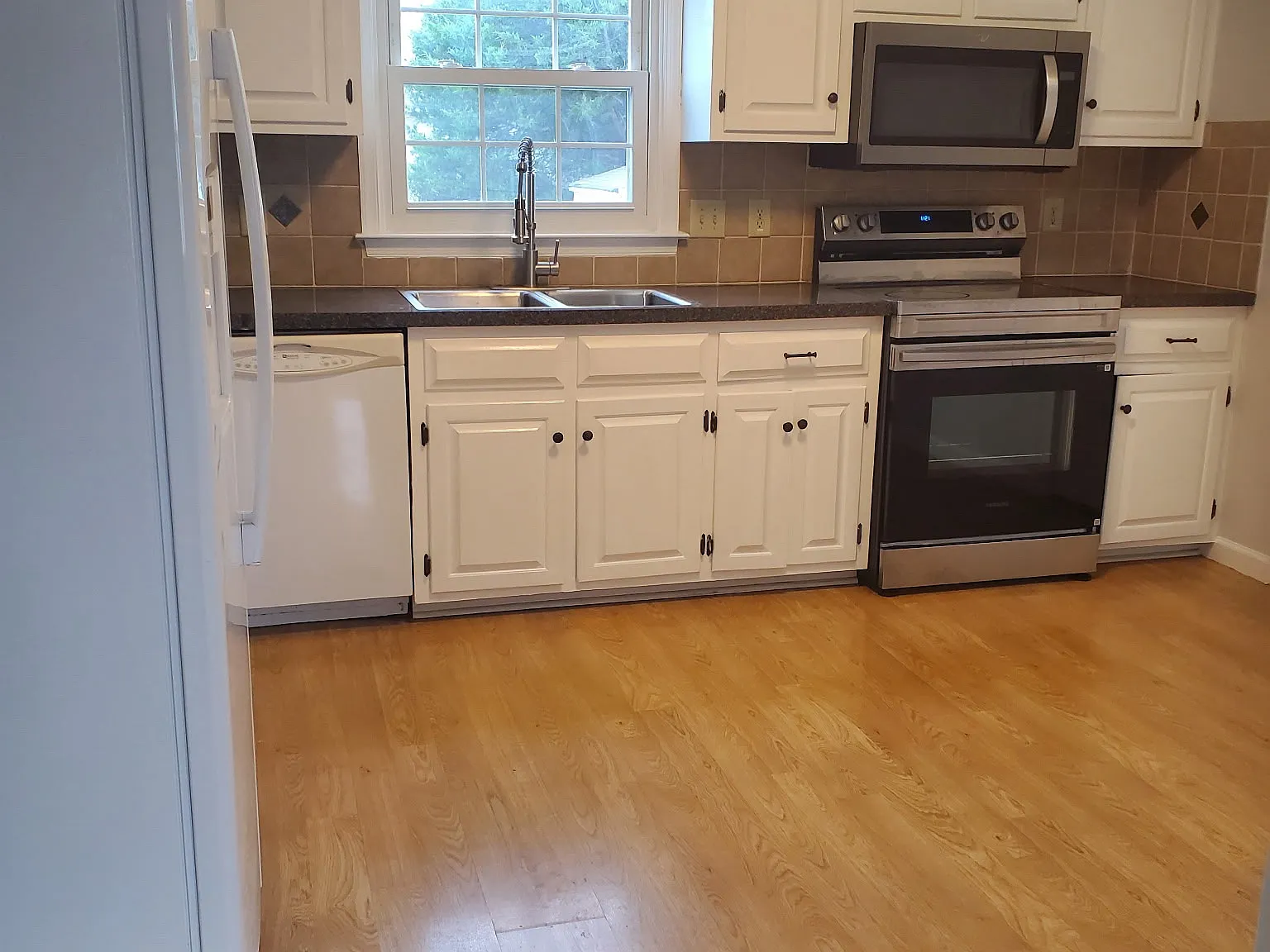 4 bed, 1750 sqft, $2,800 — Photo 4