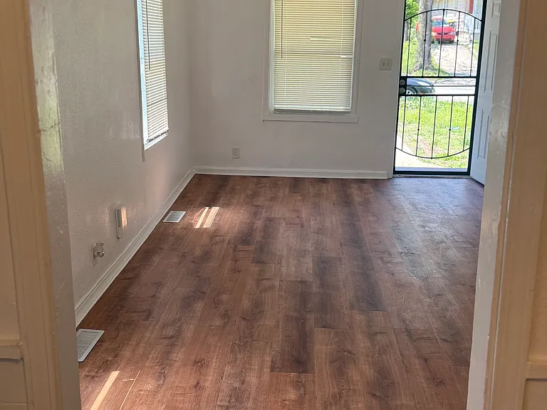 3927 Jackson Ave — Photo 2