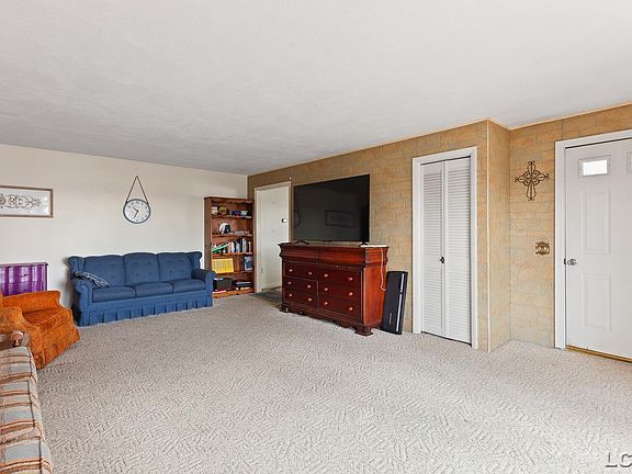 3rd image of 9610 Ridge Hwy