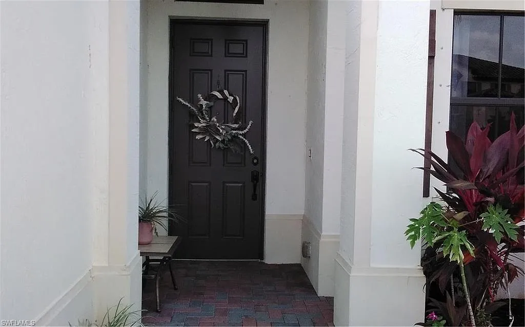 3 bed, 2.5 bath, 1929 sqft, $3,300 — Photo 2