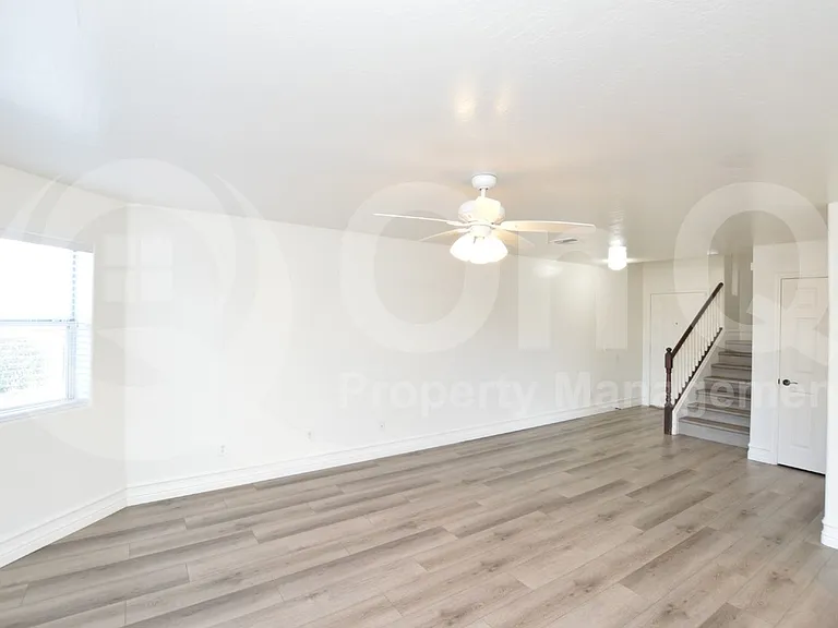 8830 W Coronado Dr — Photo 9