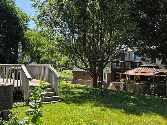 4th image of 623 Silver Ln