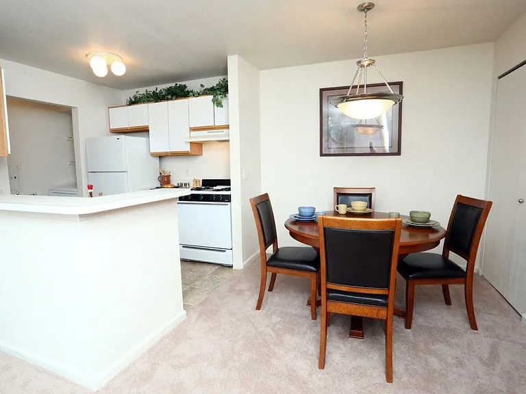 Lakeshore Village Apartments — Photo 9