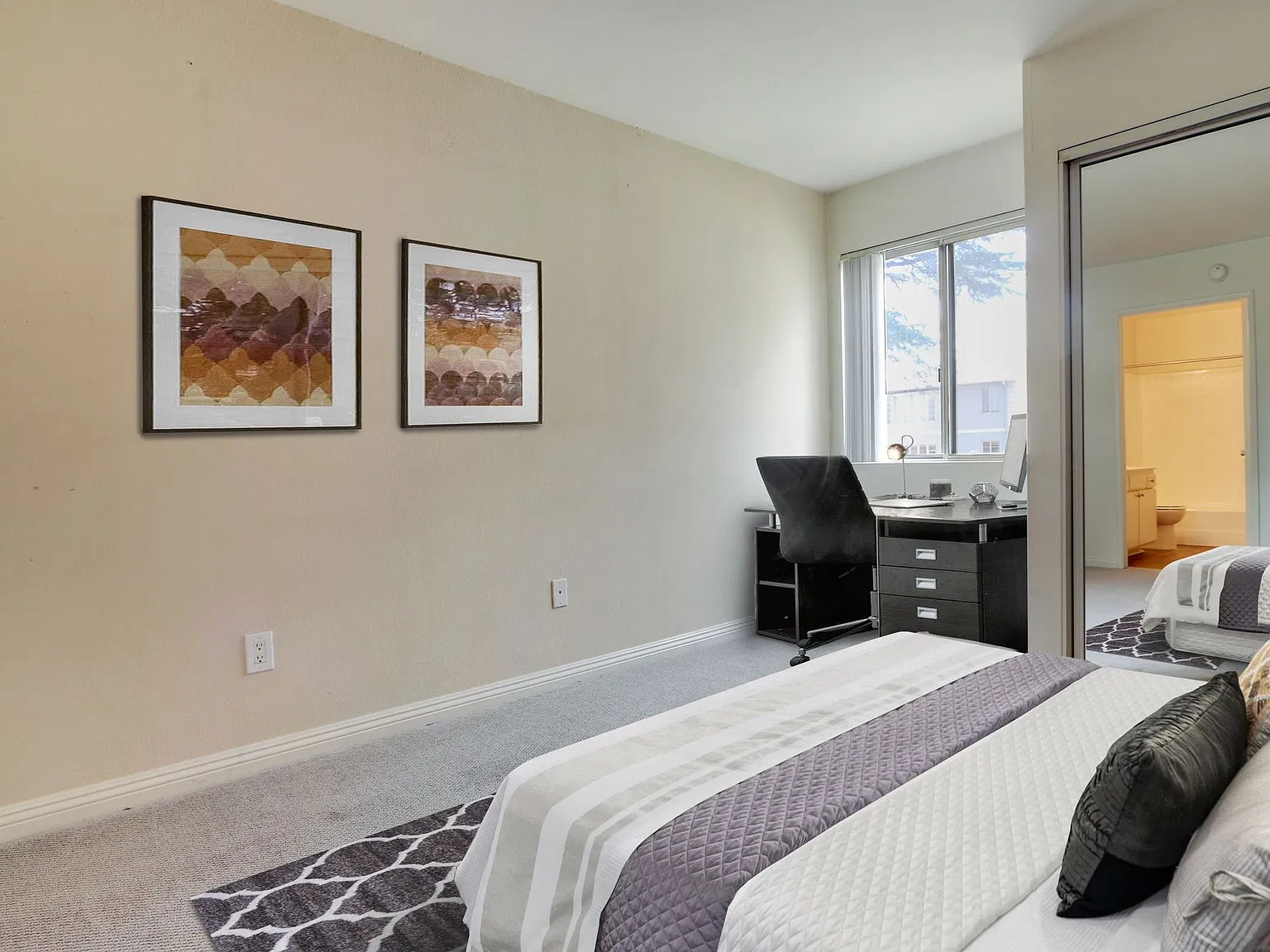 Contemporary Living in Sherman Oaks — Photo 2