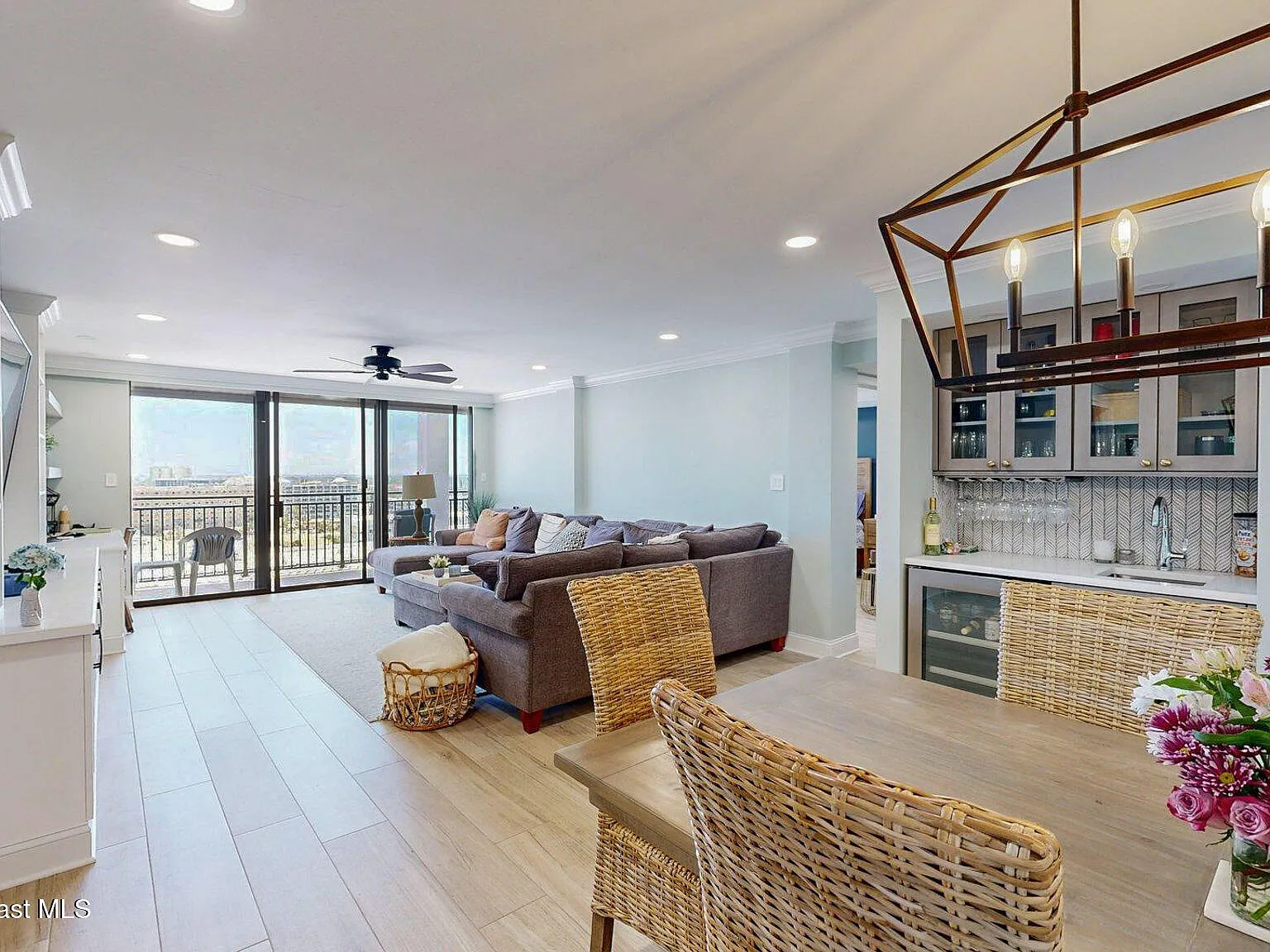 2 bed, 2.0 bath, 1400 sqft, $5,000 — Photo 4