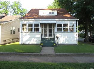 201 Whitelaw Ave, Wood River, IL 62095