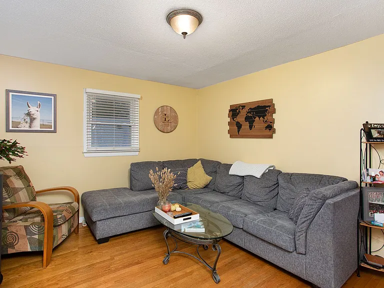 324 McMasters St — Photo 3