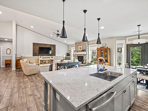 4th image of 6322 Sugar Maple Dr