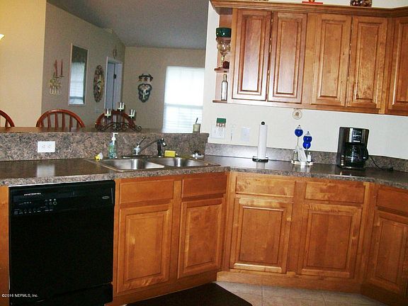 3rd image of 121 E GRANDVIEW Drive