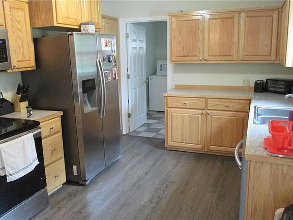 3rd image of 215 W Mary St