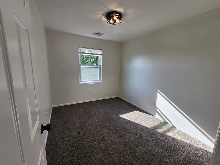507 New Castle Rd #2 — Photo 7