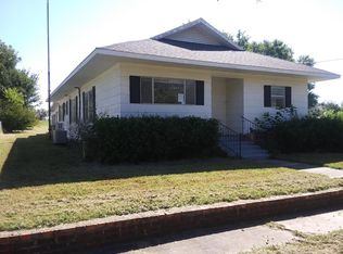 511 S Main St, Caney, KS 67333
