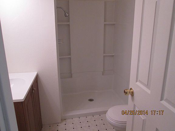 other side of bathroom
