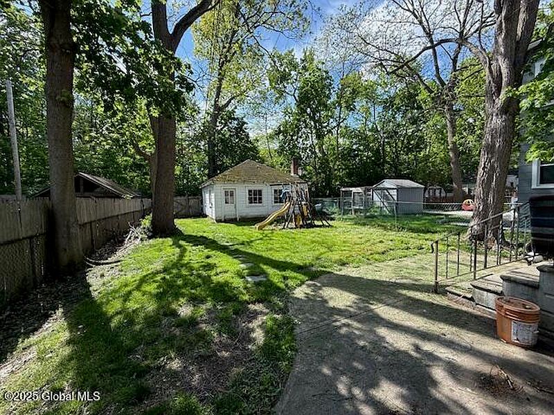 3rd image of 1237 Glenwood Boulevard