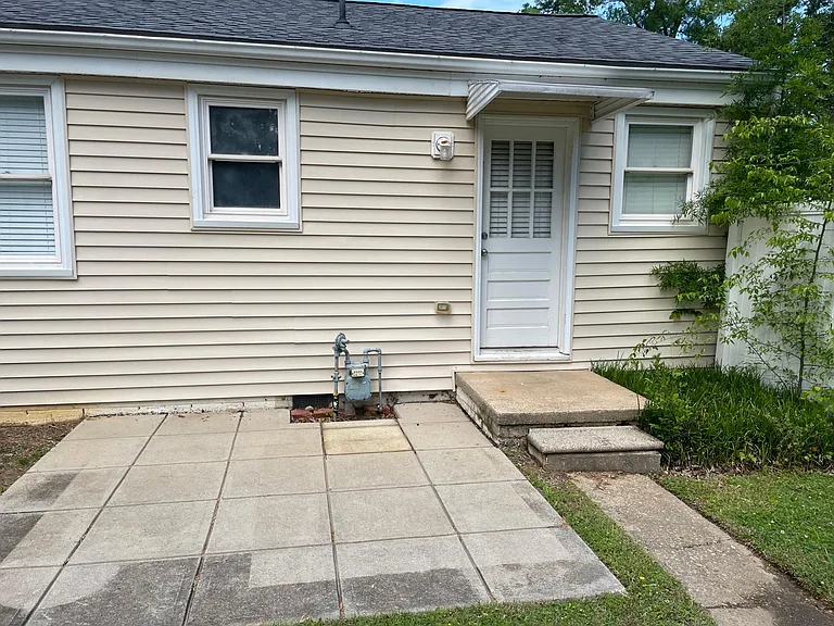 2305 Bernard St — Photo 12
