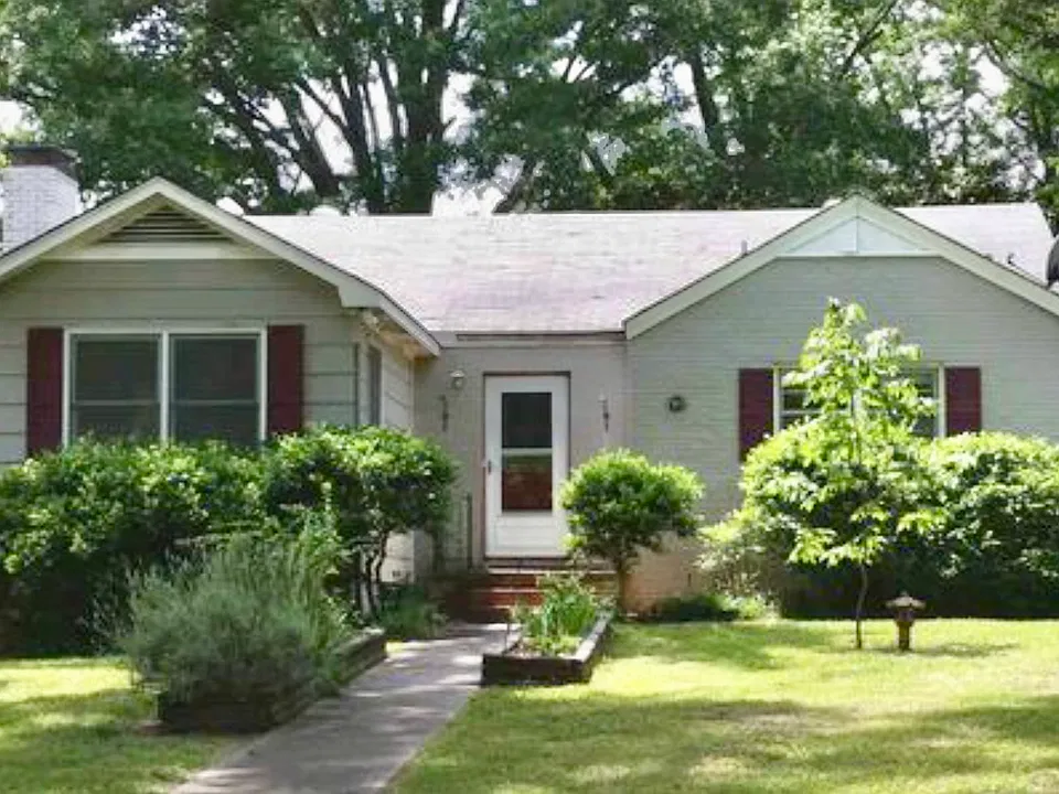 2013 Woodview Dr