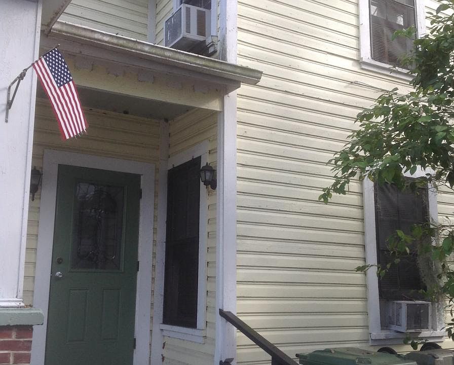 1st image of 315 Oak St #Upstairs