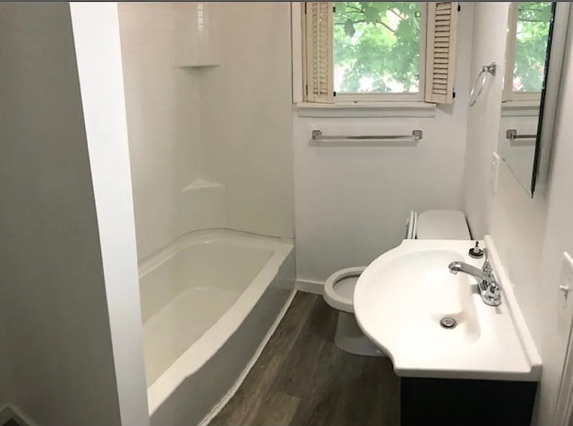 10 bed, 3740 sqft, $5,000 — Photo 4