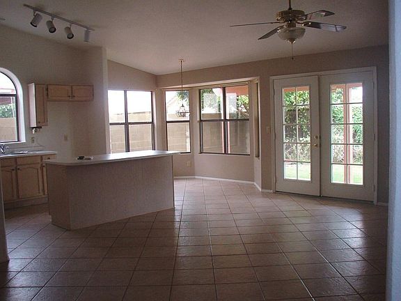Open concept kitchen/family room