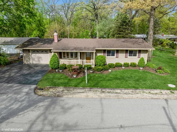 24 Eastwood Ave, Port Barrington, IL 60010