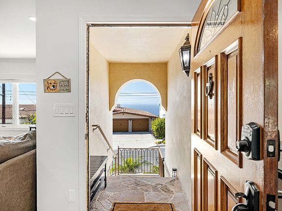 3rd image of 28060 Lobrook Dr