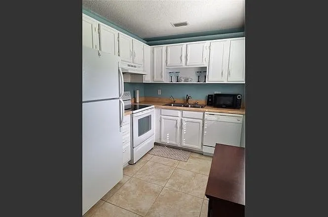19 Pine Arbor Ln #105 — Photo 3