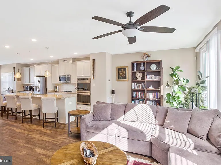 130 Capital Ct — Photo 11
