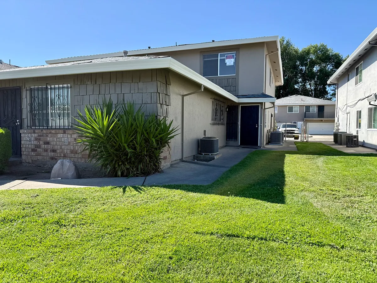 Building Photo - 4475 La Cresta Way #3