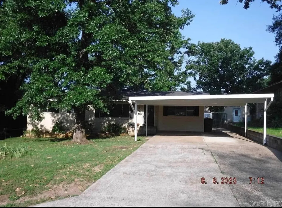 Building Photo - 206 Sunset St