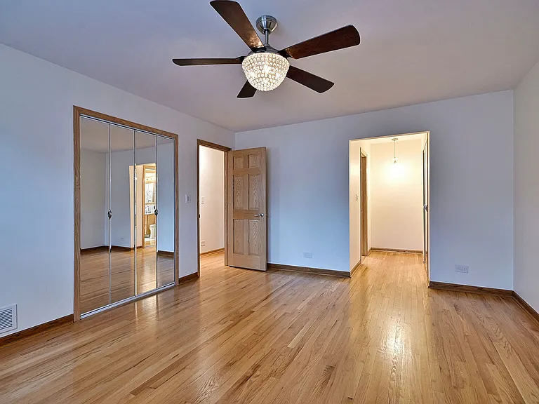 2360 N Drury Ln — Photo 16