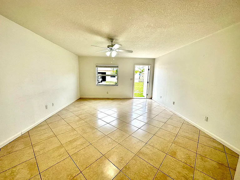 10134 Plant Dr — Photo 6