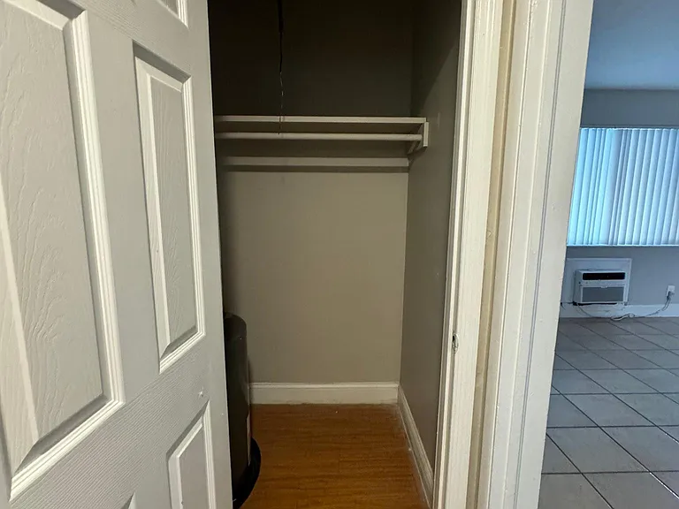 540 NE 45th St #11 — Photo 5