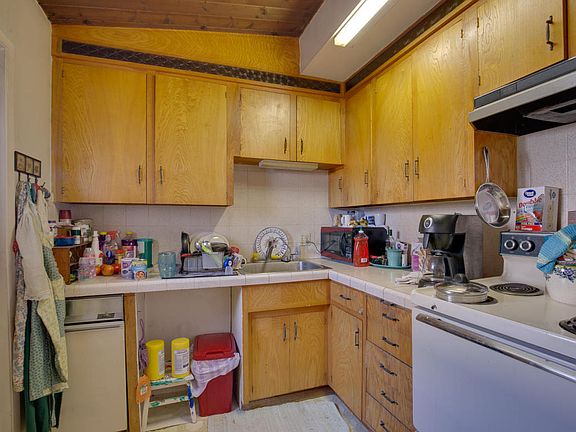 3rd image of 339 Centennial St