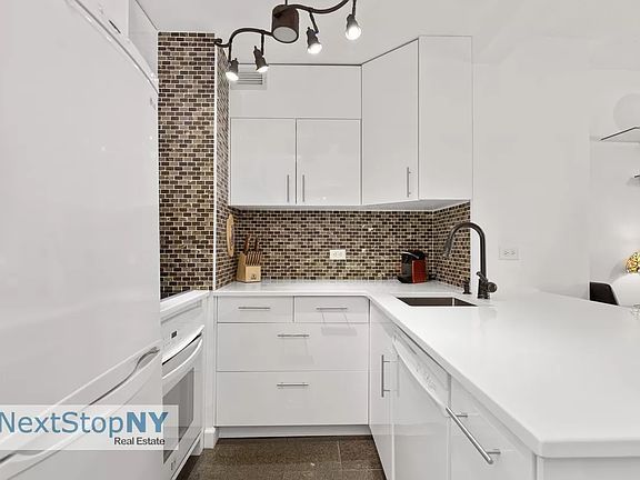 3rd image of 245 E 54th St APT 26C