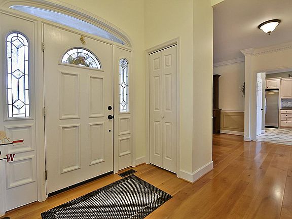3rd image of 332 Farragut Crossing Dr
