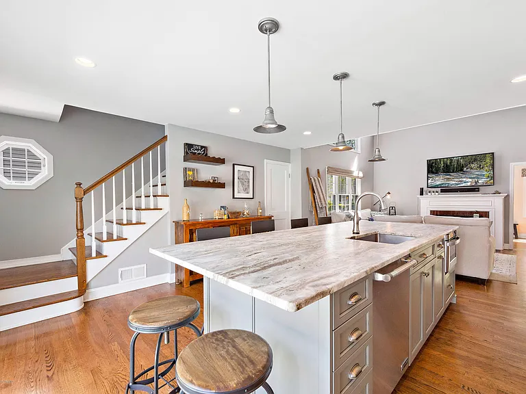 344 Euclid Ave — Photo 5