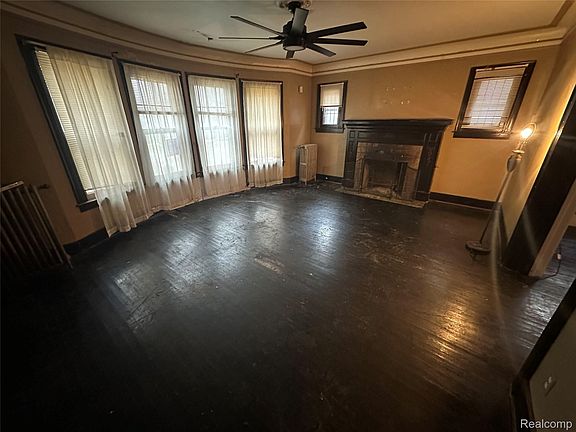 2nd image of 2660 Webb St
