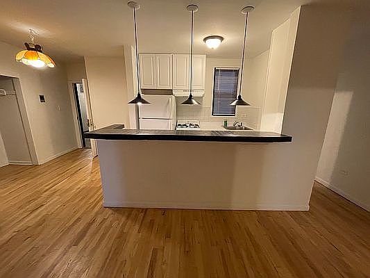 1st image of 300 E 65th St Penthouse A