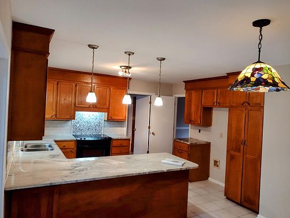 5th image of 211 Downing Dr